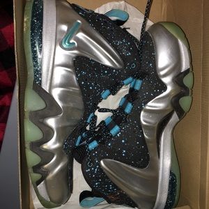 Gamma blue and silver Barkley posite max size 10.5